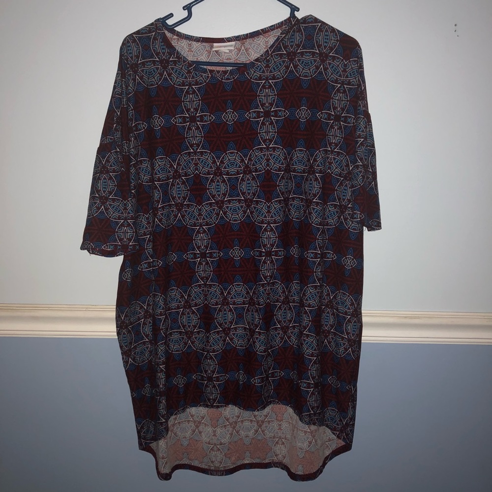 Lularoe Irma burgundy / maroon top